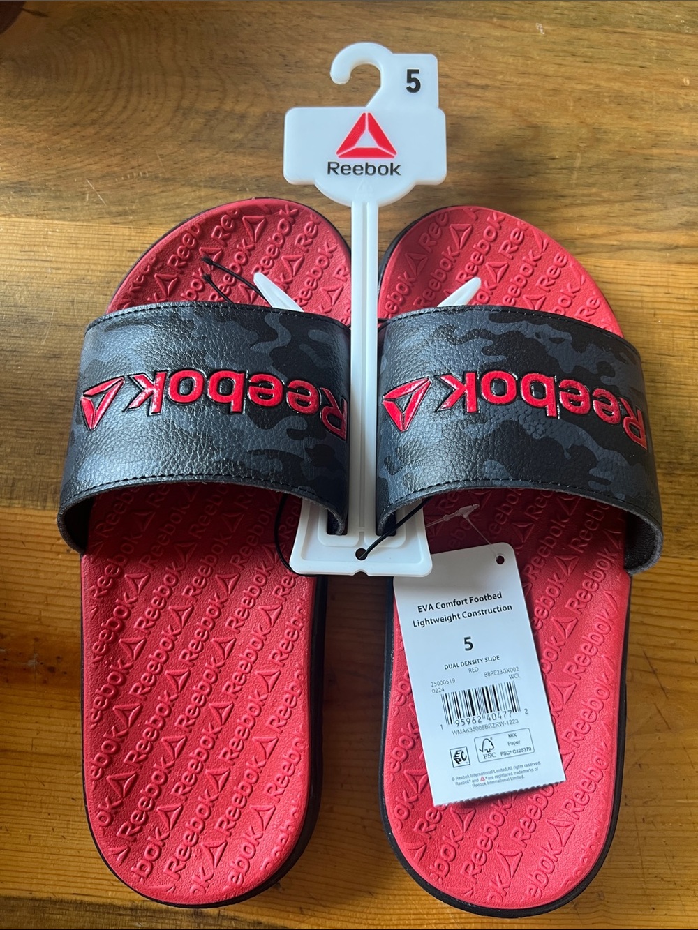 Reebok Red & Black Camo Kids' Slide Sandals size 5 - Picture 7 of 8